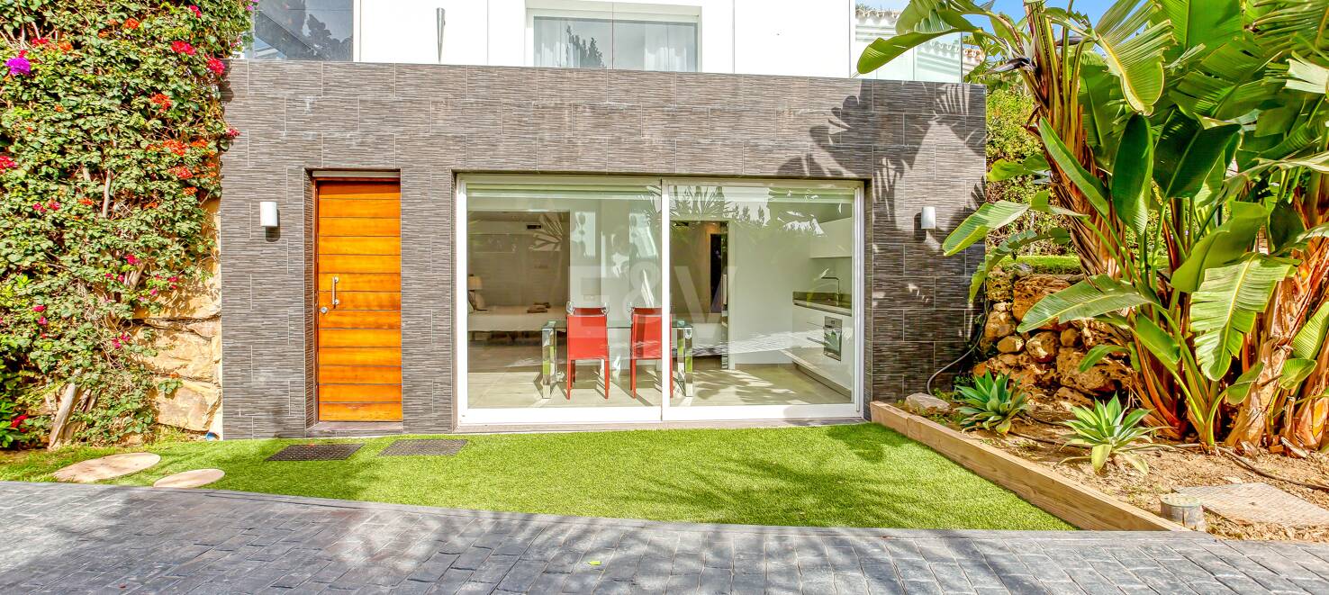 Modern Villa i Hacienda Las Chapas med havsutsikt
