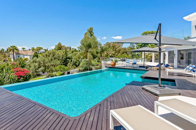 Modern Villa i Hacienda Las Chapas med havsutsikt