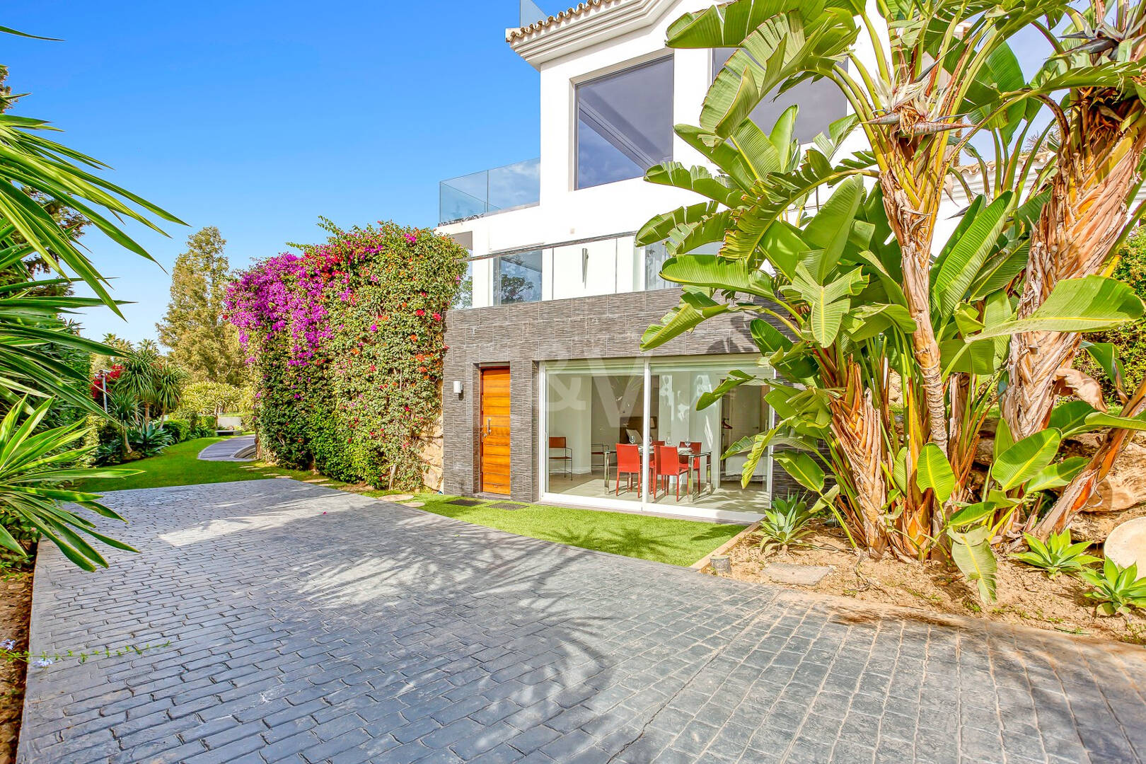 Villa moderna en Hacienda Las Chapas con impresionantes vistas al mar