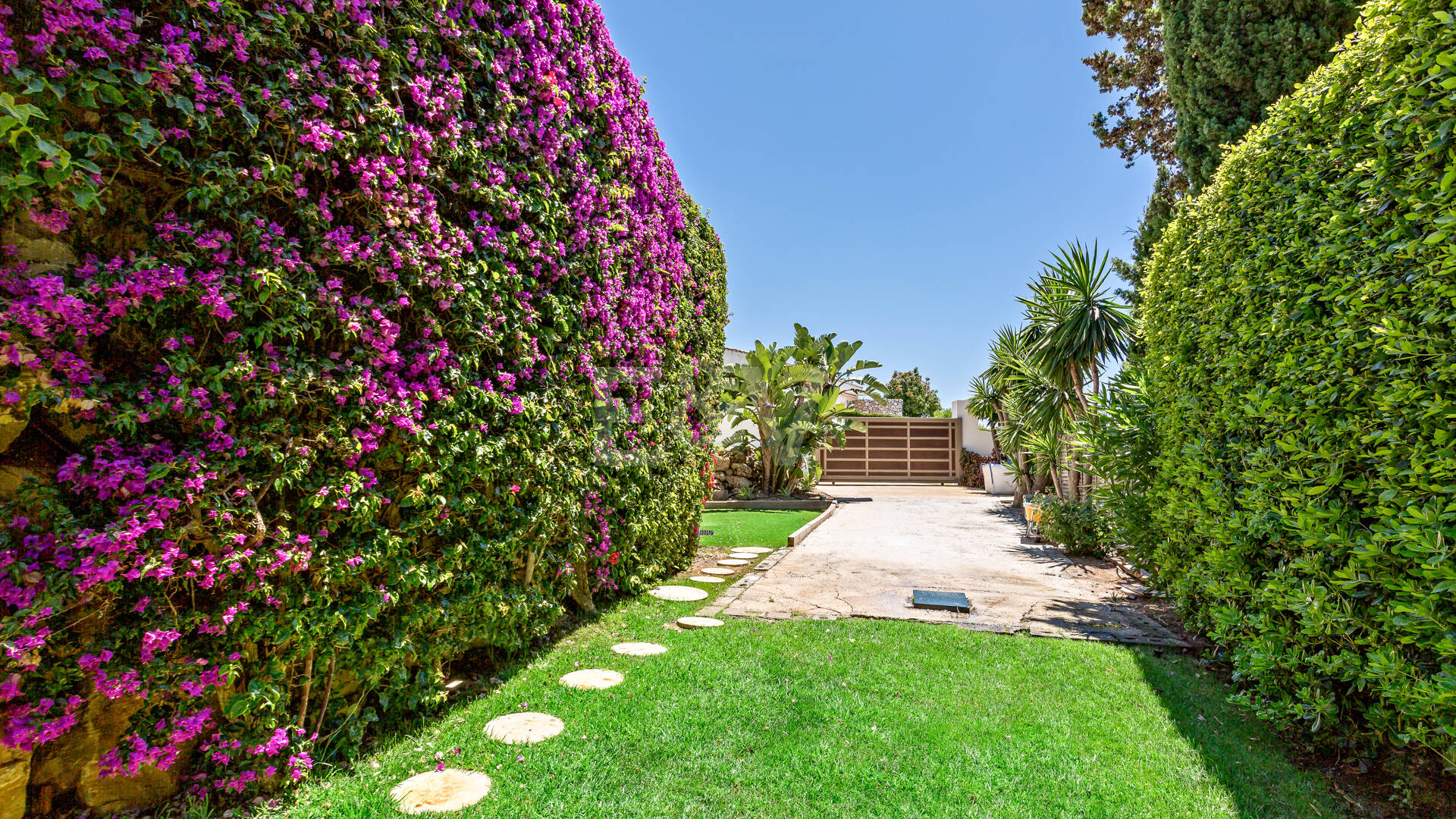 Modern Villa i Hacienda Las Chapas med havsutsikt