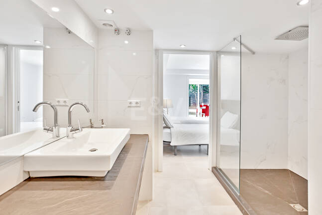 Modern Villa i Hacienda Las Chapas med havsutsikt