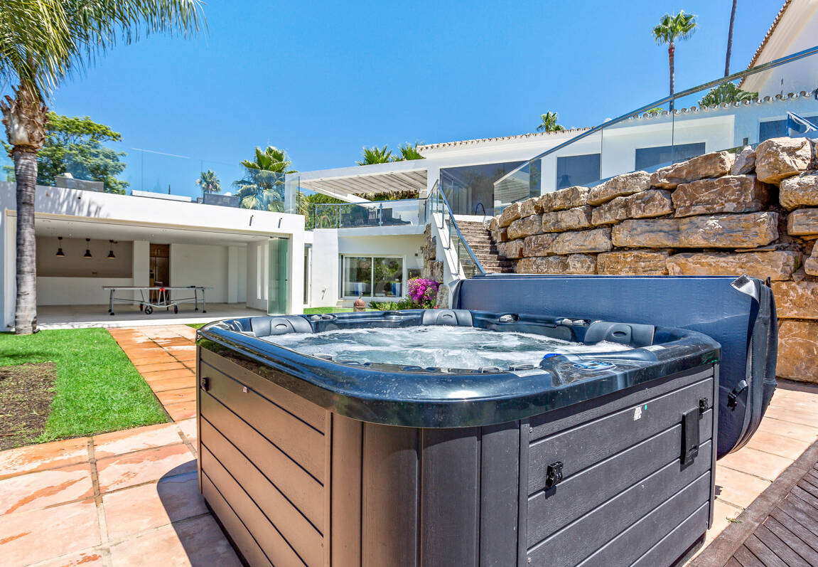 Villa moderna en Hacienda Las Chapas con impresionantes vistas al mar