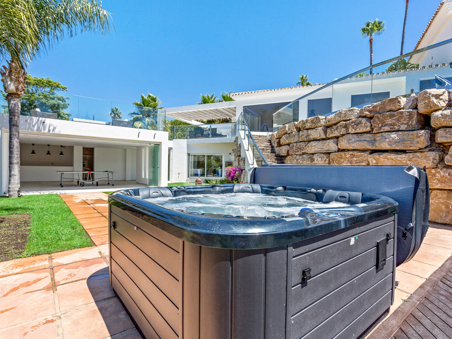 Villa moderna en Hacienda Las Chapas con impresionantes vistas al mar