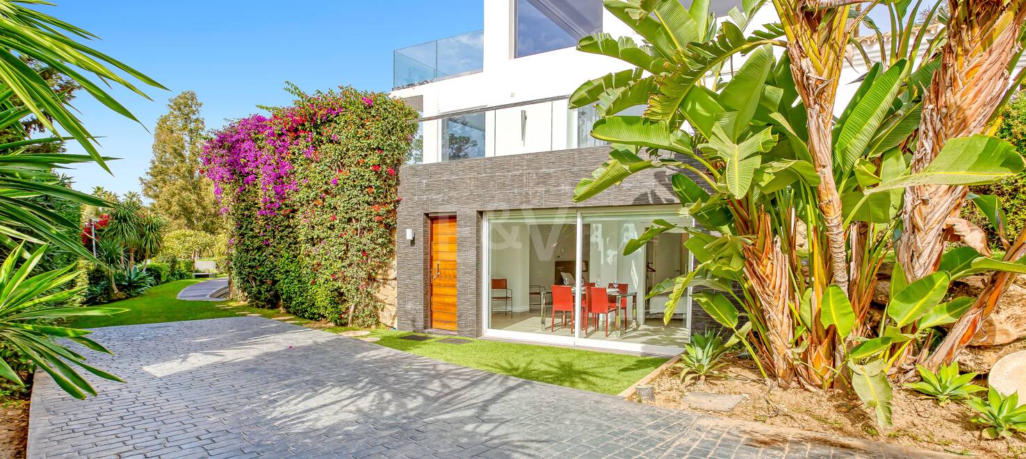 Modern Villa i Hacienda Las Chapas med havsutsikt