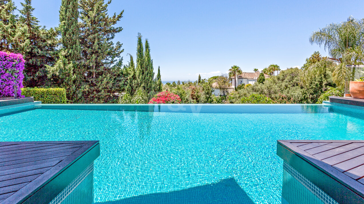 Moderne Villa in Hacienda Las Chapas mit atemberaubendem Meerblick