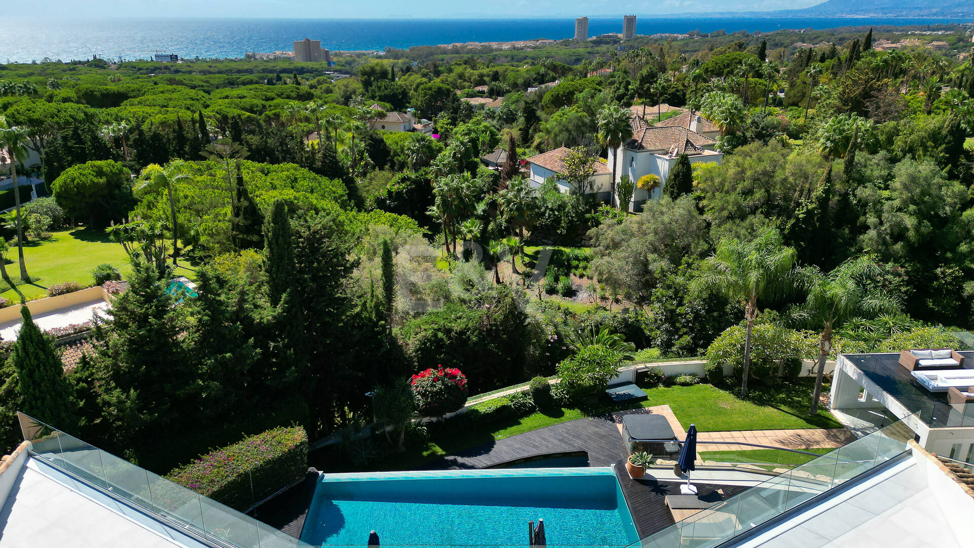 Modern Villa i Hacienda Las Chapas med havsutsikt