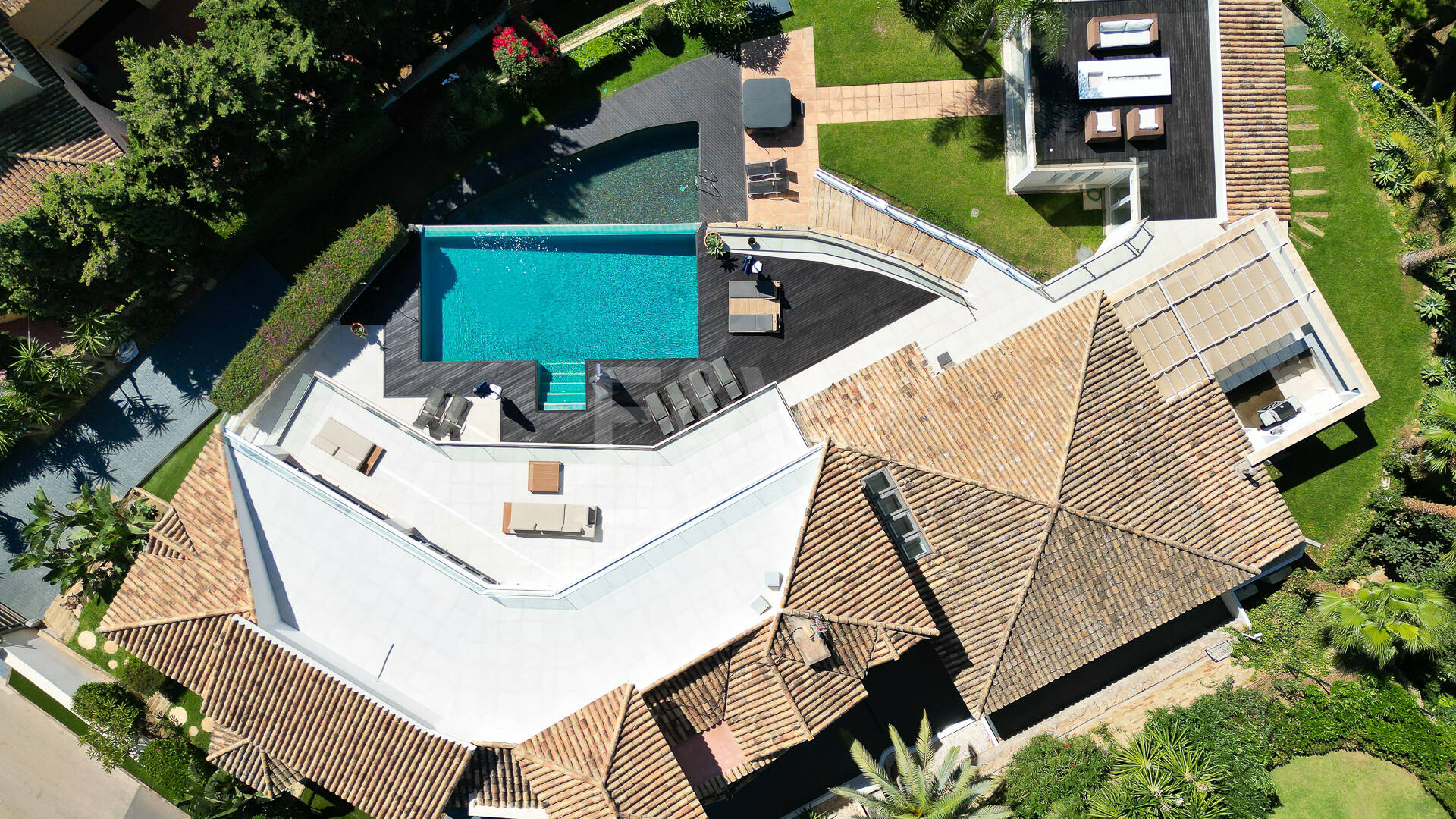 Modern Villa i Hacienda Las Chapas med havsutsikt