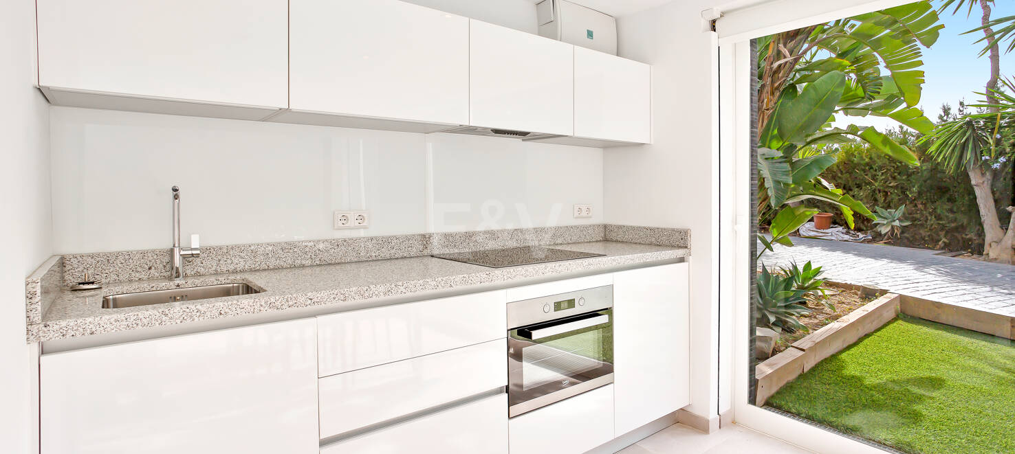 Modern Villa i Hacienda Las Chapas med havsutsikt