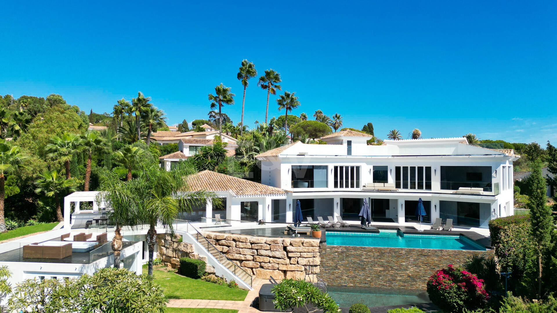 Modern Villa i Hacienda Las Chapas med havsutsikt