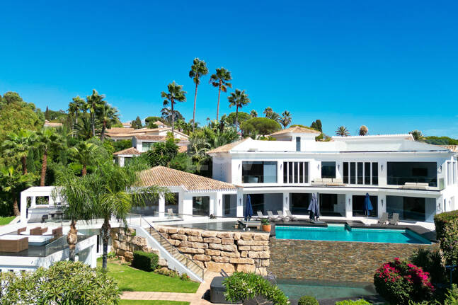 Modern Villa i Hacienda Las Chapas med havsutsikt