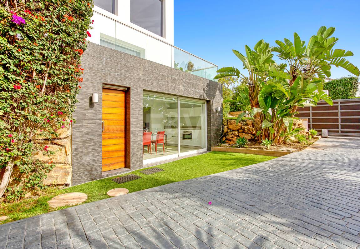 Modern Villa i Hacienda Las Chapas med havsutsikt