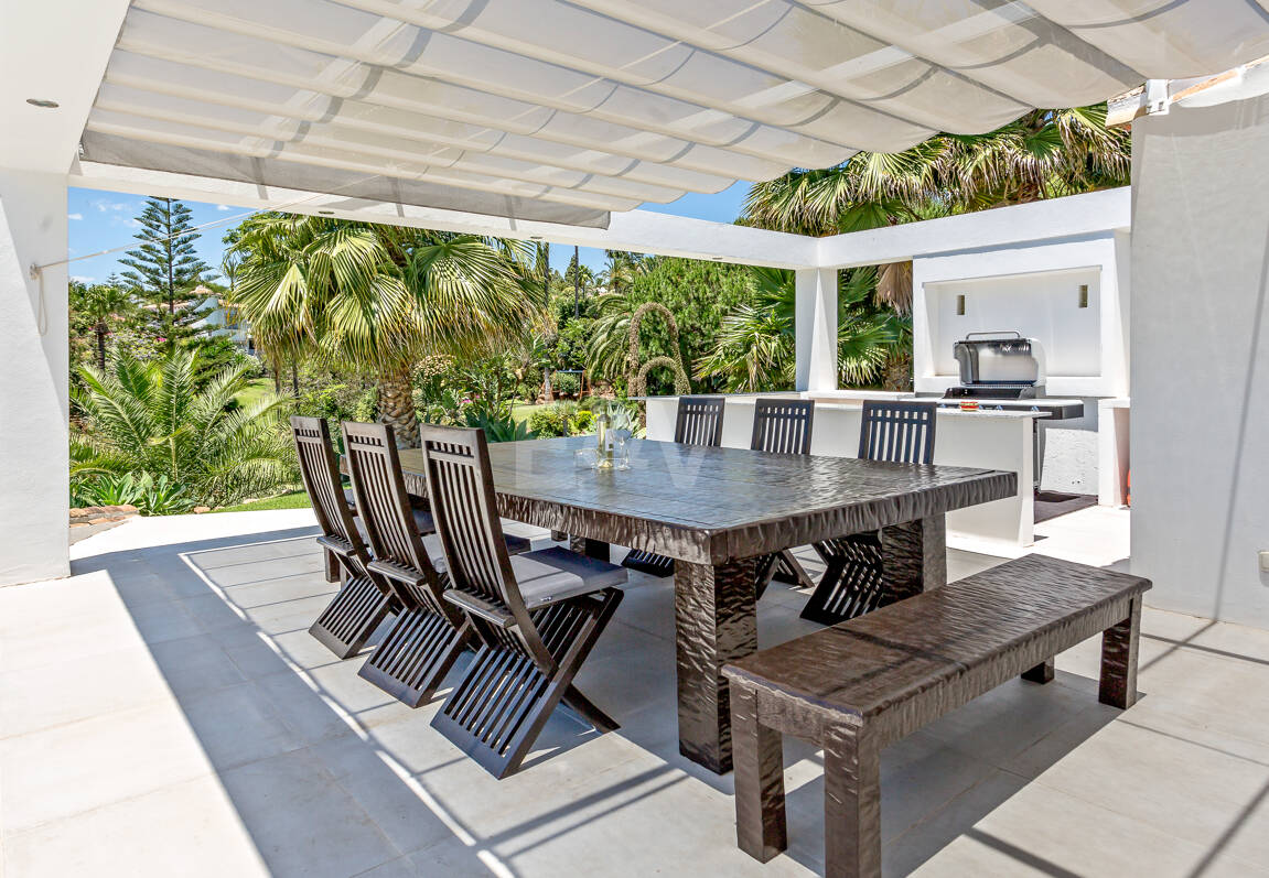 Modern Villa i Hacienda Las Chapas med havsutsikt