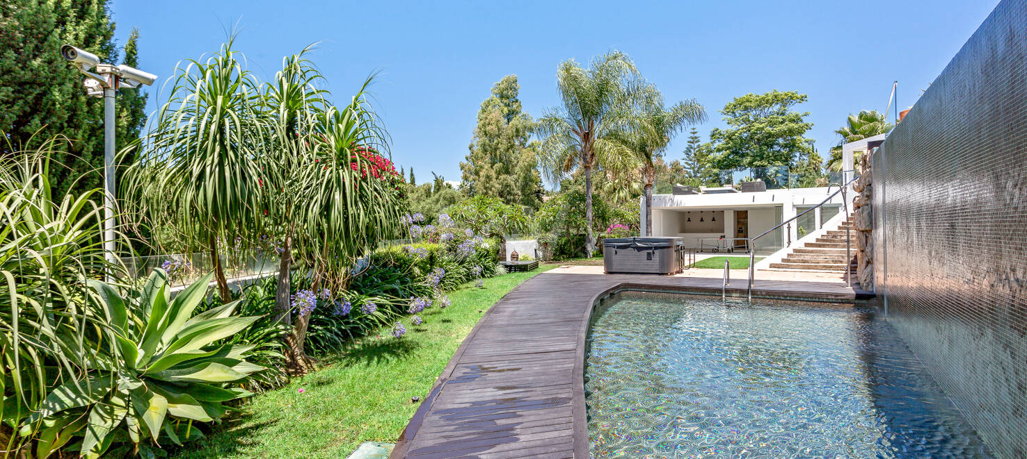 Modern Villa i Hacienda Las Chapas med havsutsikt