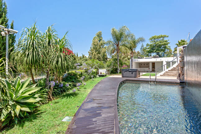 Modern Villa i Hacienda Las Chapas med havsutsikt