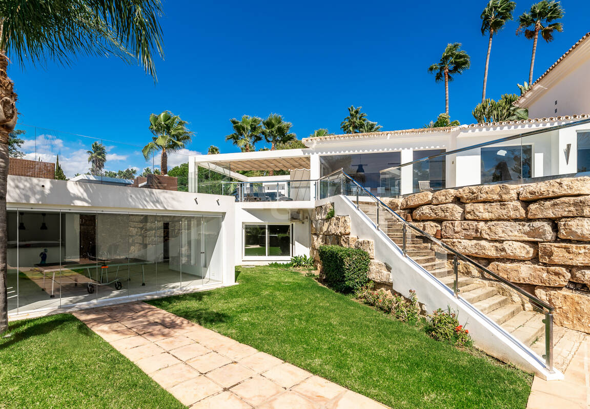 Modern Villa i Hacienda Las Chapas med havsutsikt