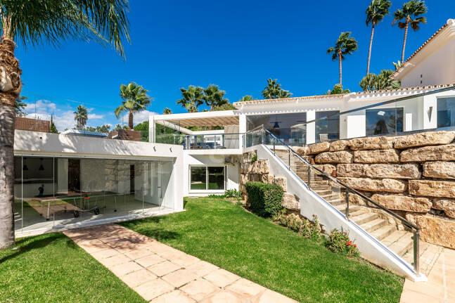 Modern Villa i Hacienda Las Chapas med havsutsikt