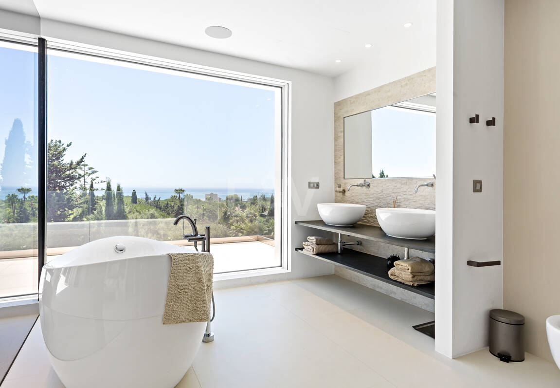 Modern Villa i Hacienda Las Chapas med havsutsikt