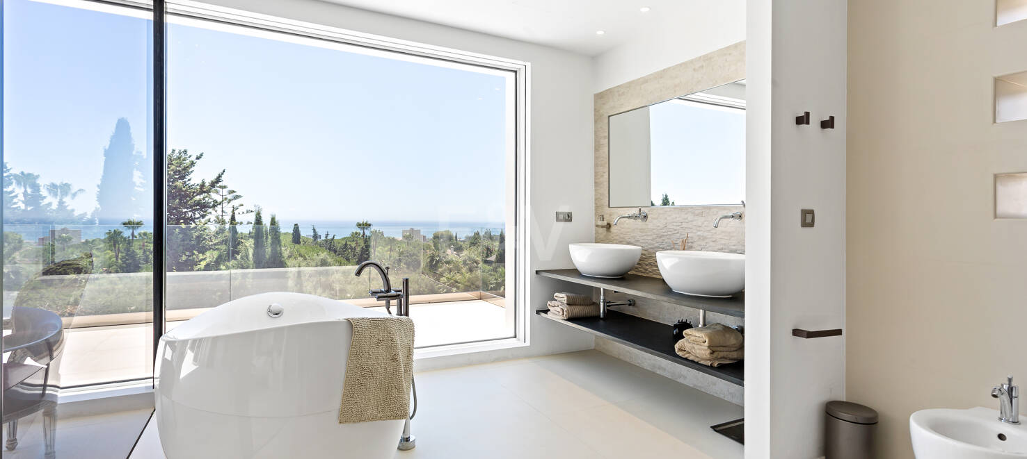 Modern Villa i Hacienda Las Chapas med havsutsikt