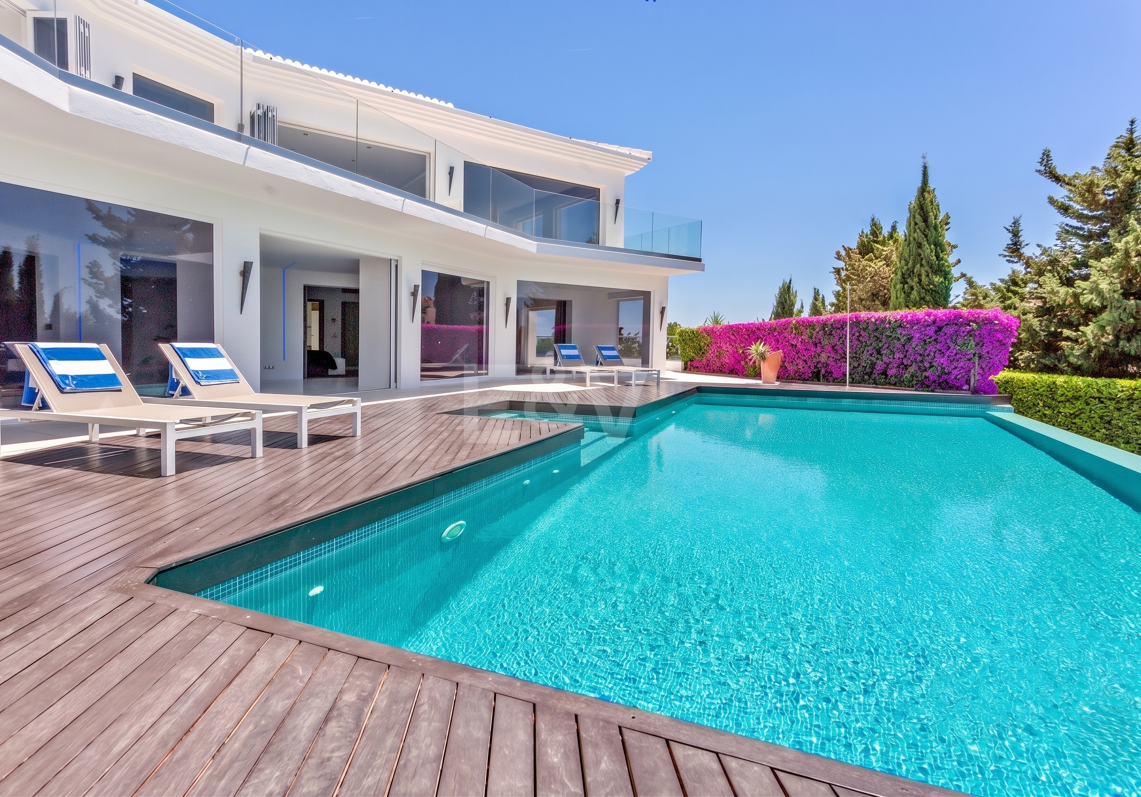 Modern Villa i Hacienda Las Chapas med havsutsikt