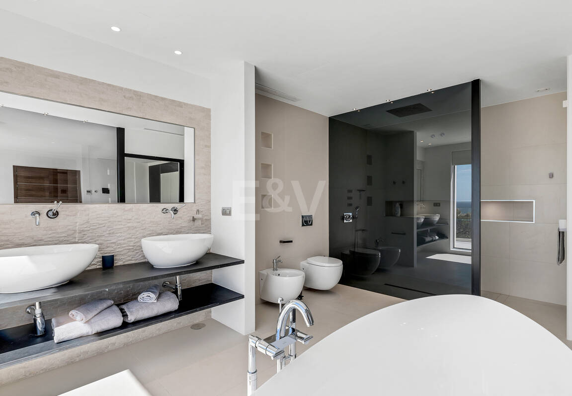 Modern Villa i Hacienda Las Chapas med havsutsikt