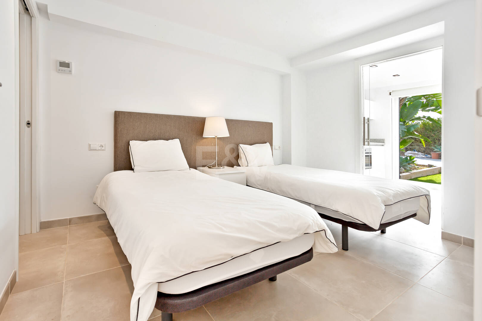 Modern Villa i Hacienda Las Chapas med havsutsikt