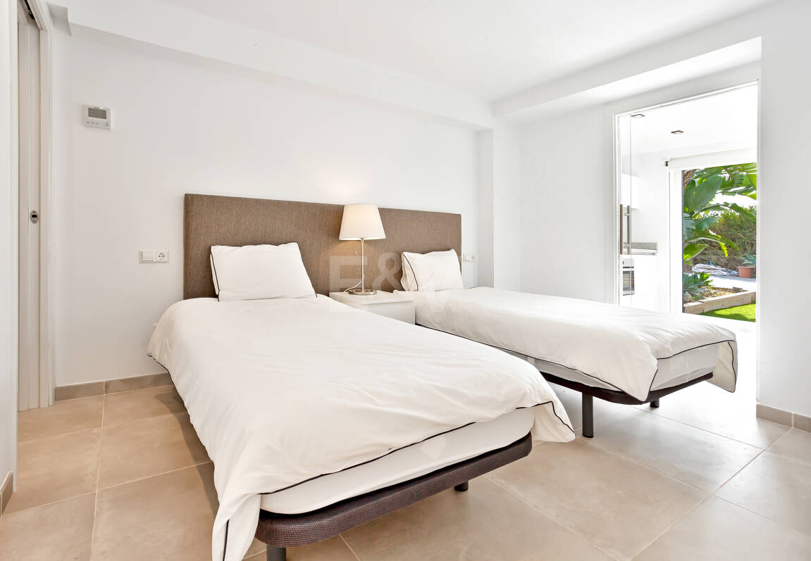 Modern Villa i Hacienda Las Chapas med havsutsikt