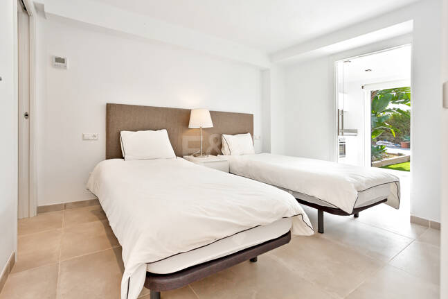 Modern Villa i Hacienda Las Chapas med havsutsikt