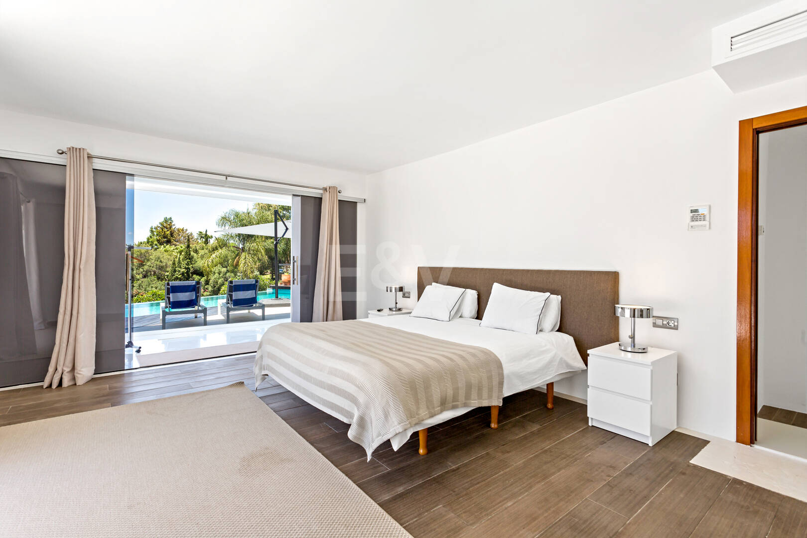 Villa moderna en Hacienda Las Chapas con impresionantes vistas al mar