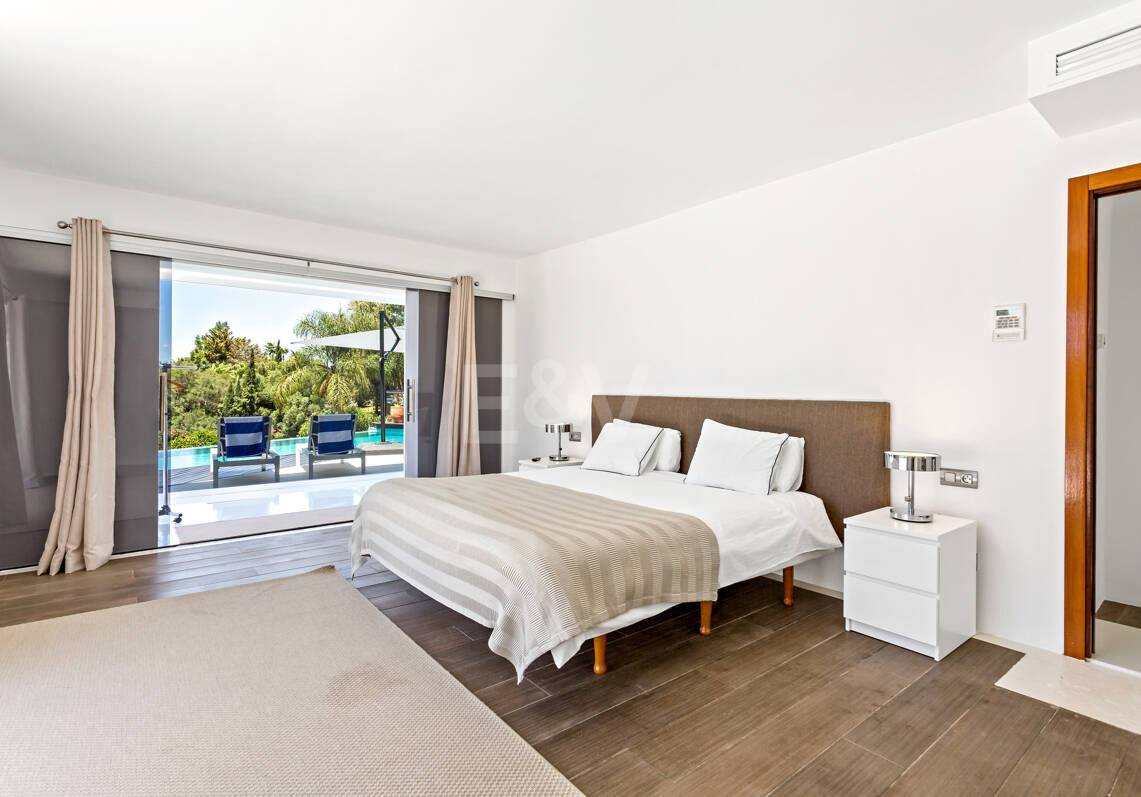 Modern Villa i Hacienda Las Chapas med havsutsikt