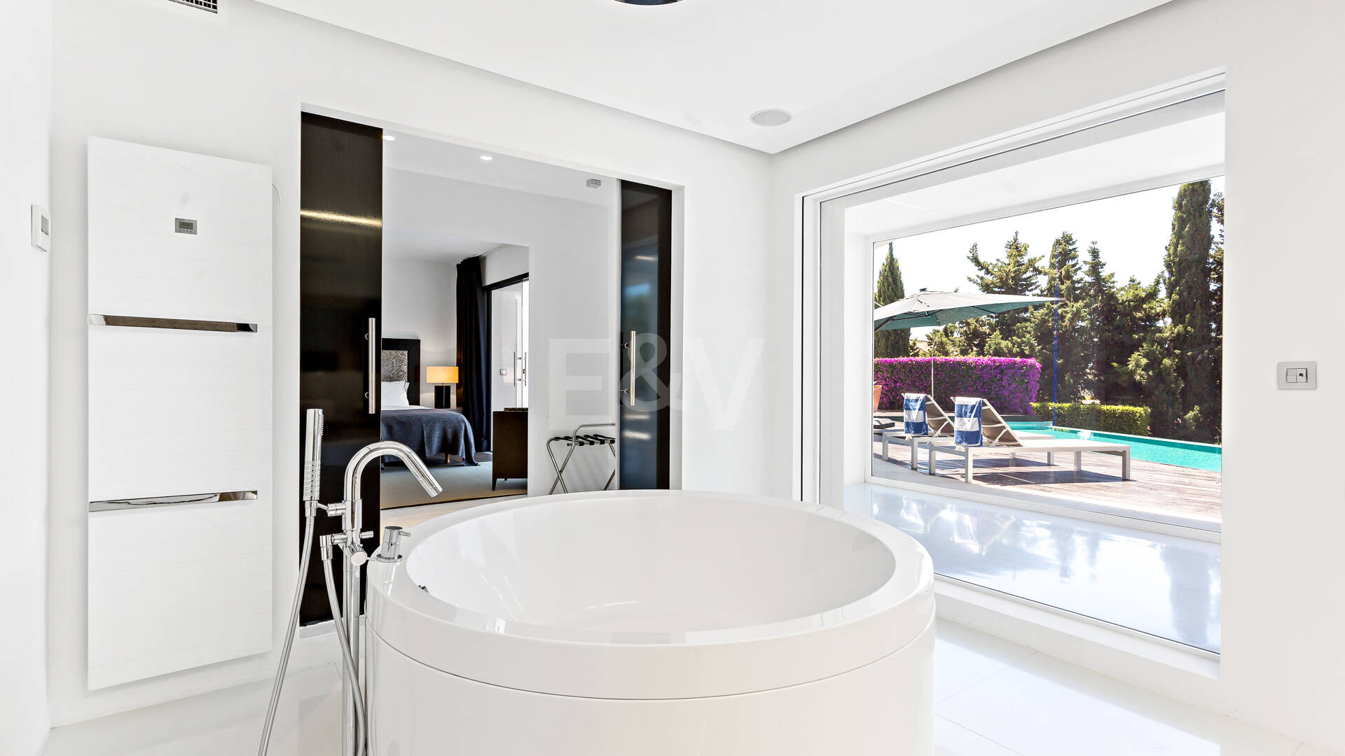 Modern Villa i Hacienda Las Chapas med havsutsikt