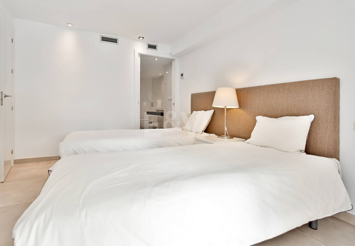 Modern Villa i Hacienda Las Chapas med havsutsikt