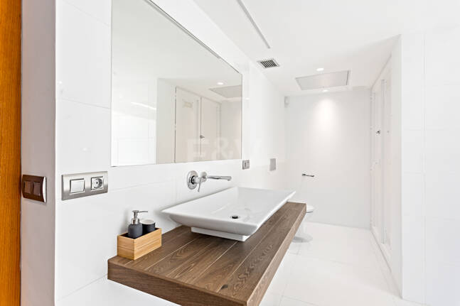 Villa moderna en Hacienda Las Chapas con impresionantes vistas al mar