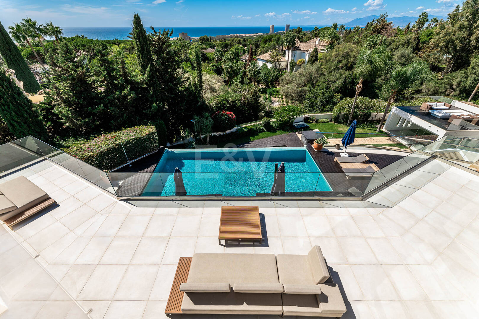 Villa moderna en Hacienda Las Chapas con impresionantes vistas al mar