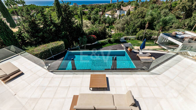 Moderne Villa in Hacienda Las Chapas mit atemberaubendem Meerblick
