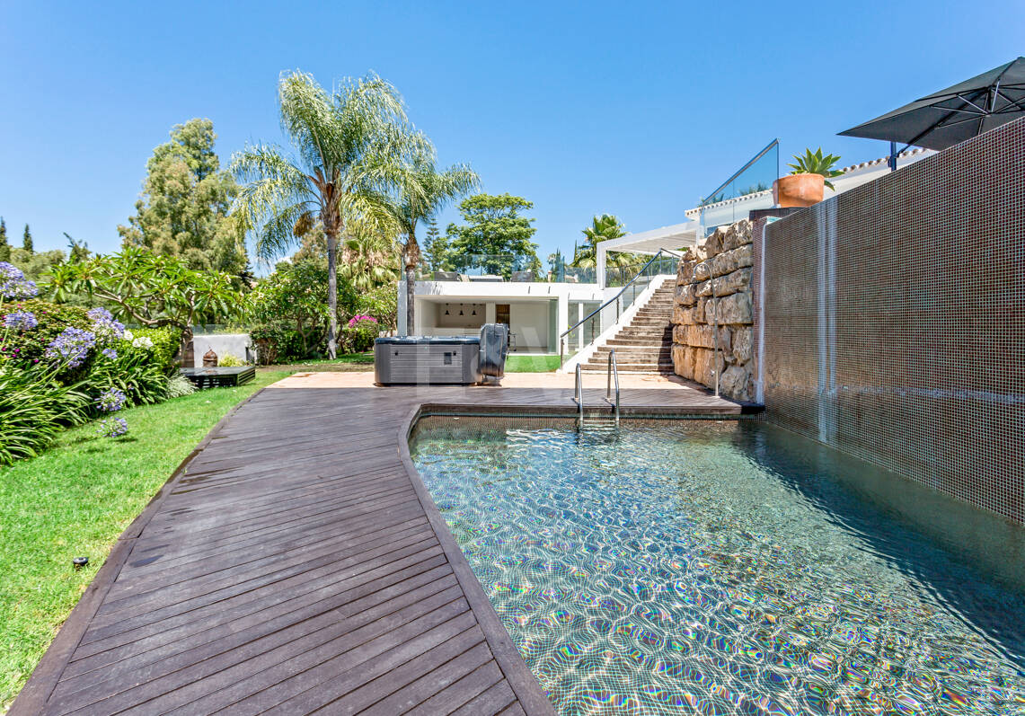 Modern Villa i Hacienda Las Chapas med havsutsikt
