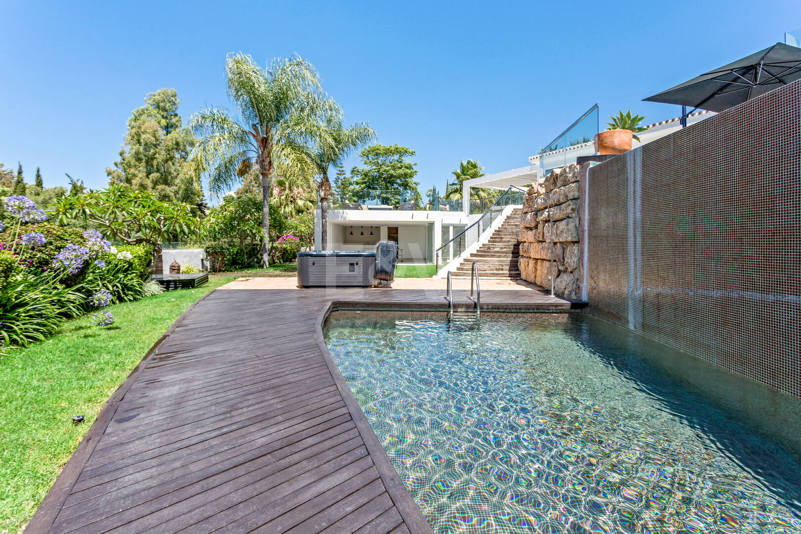 Villa moderna en Hacienda Las Chapas con impresionantes vistas al mar