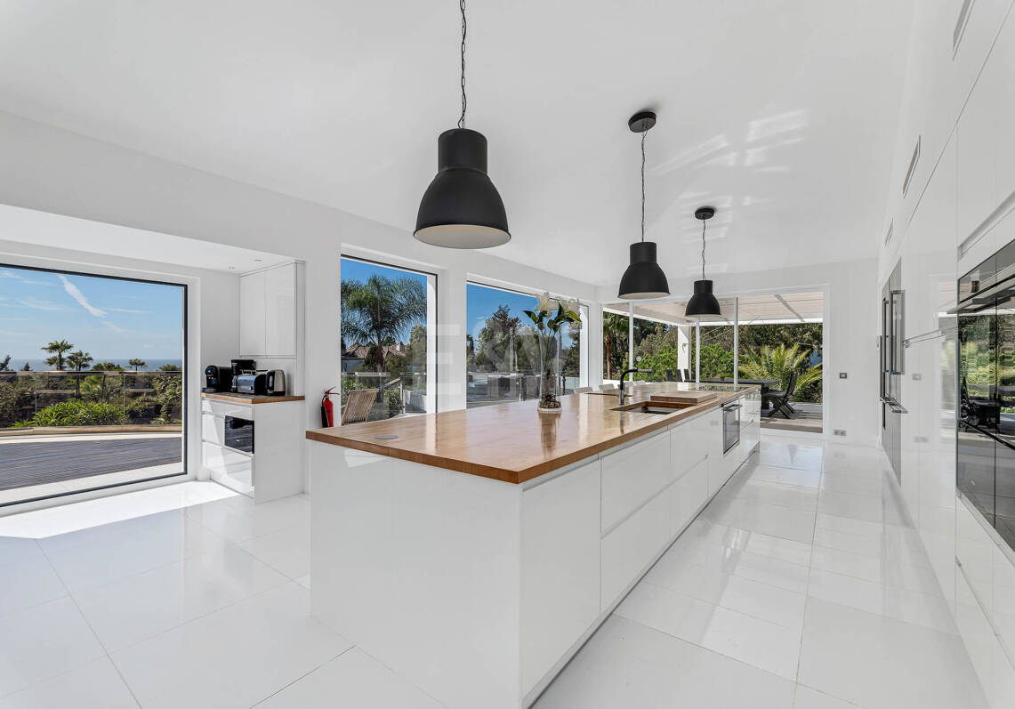Modern Villa i Hacienda Las Chapas med havsutsikt