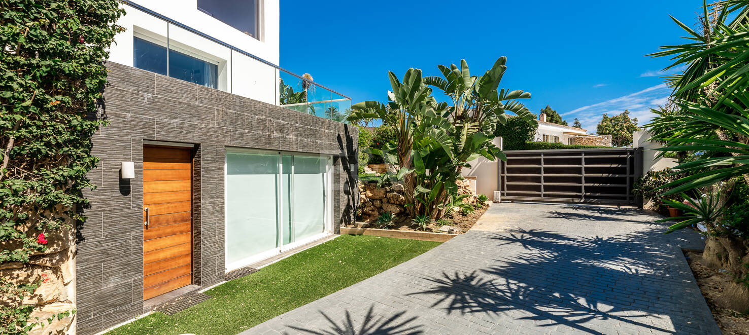 Modern Villa i Hacienda Las Chapas med havsutsikt