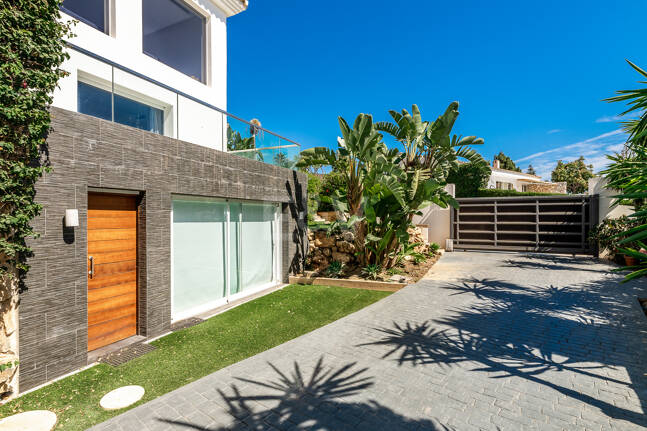 Modern Villa i Hacienda Las Chapas med havsutsikt