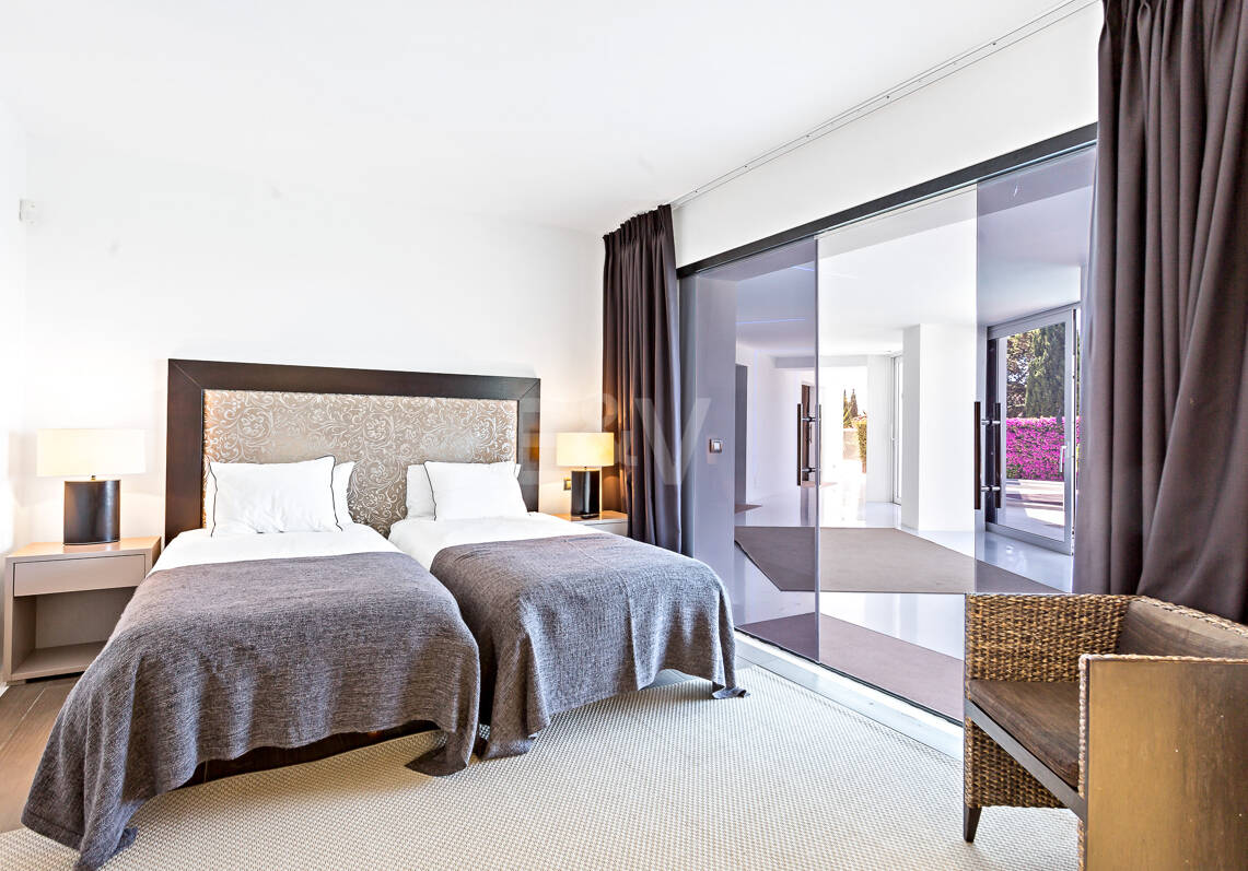 Modern Villa i Hacienda Las Chapas med havsutsikt