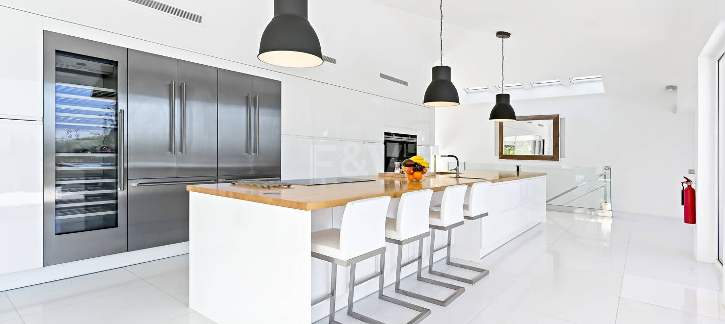 Modern Villa i Hacienda Las Chapas med havsutsikt