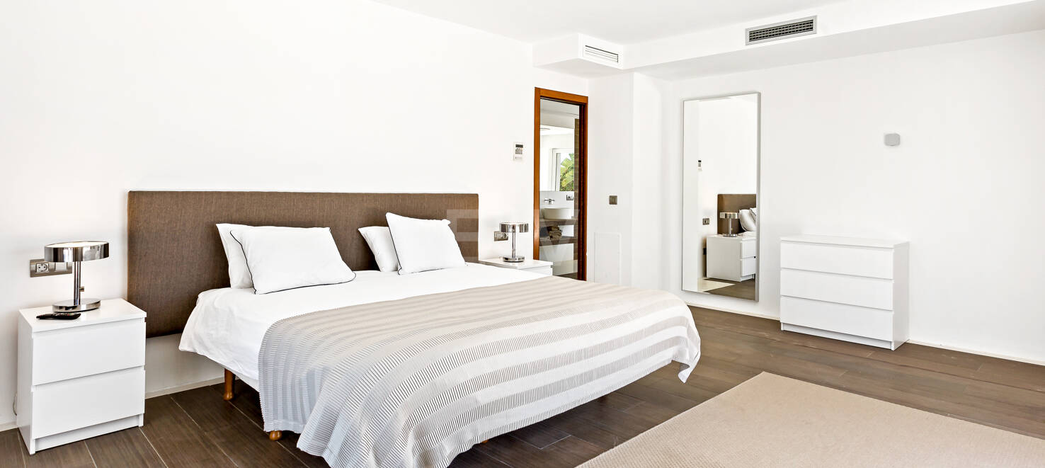 Modern Villa i Hacienda Las Chapas med havsutsikt