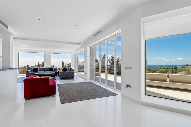 Modern Villa i Hacienda Las Chapas med havsutsikt