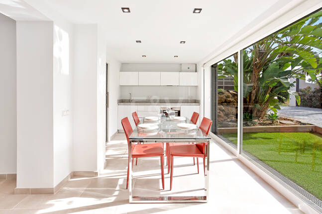 Modern Villa i Hacienda Las Chapas med havsutsikt