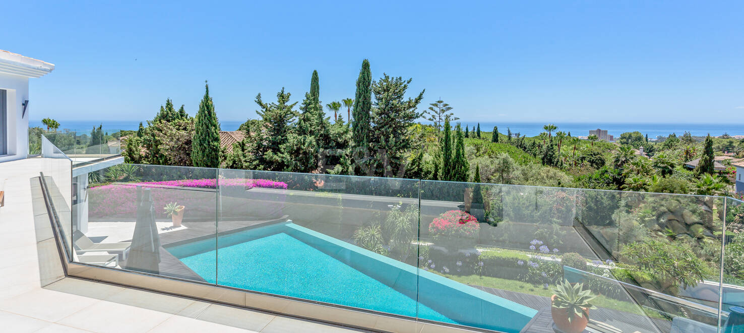 Modern Villa i Hacienda Las Chapas med havsutsikt