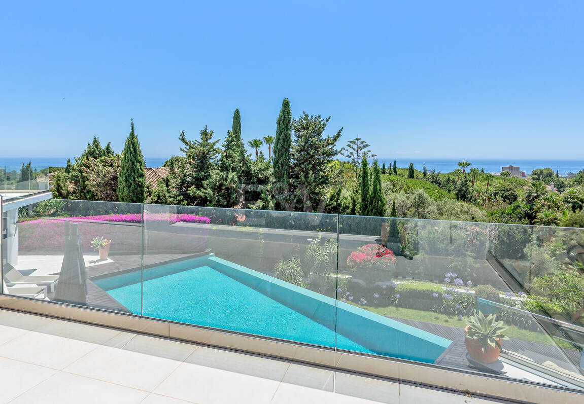 Modern Villa i Hacienda Las Chapas med havsutsikt