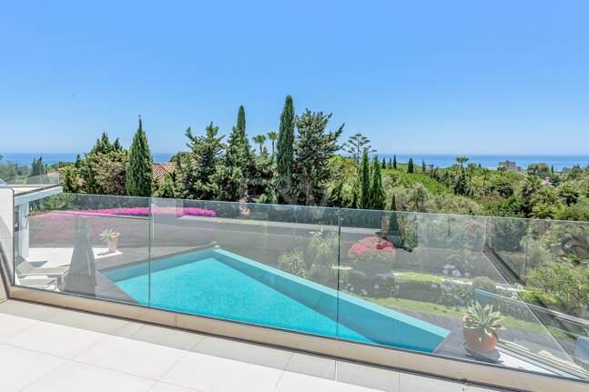 Modern Villa i Hacienda Las Chapas med havsutsikt