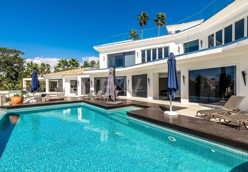 Modern Villa i Hacienda Las Chapas med havsutsikt