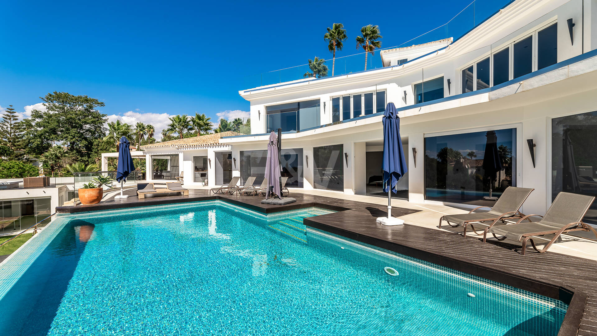 Modern Villa i Hacienda Las Chapas med havsutsikt