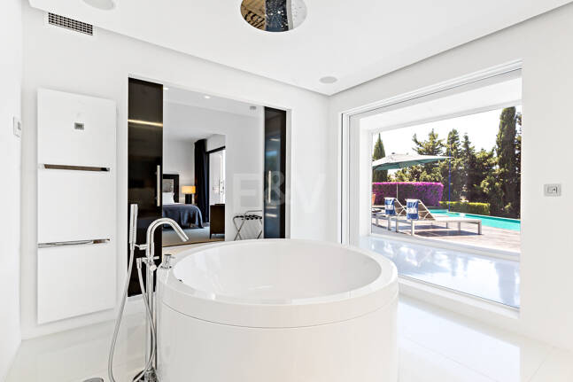 Villa moderna en Hacienda Las Chapas con impresionantes vistas al mar